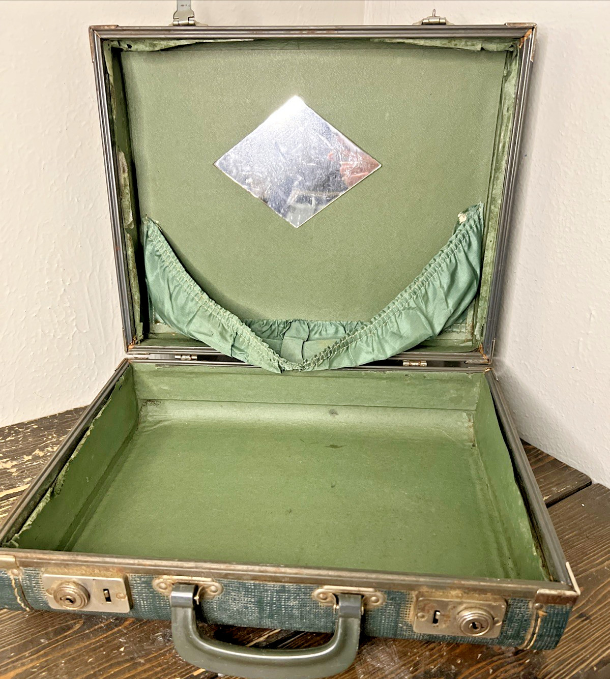 Vintage 3-Piece Nesting Suitcase Set – Mid-Century Luggage – Original Key Includ