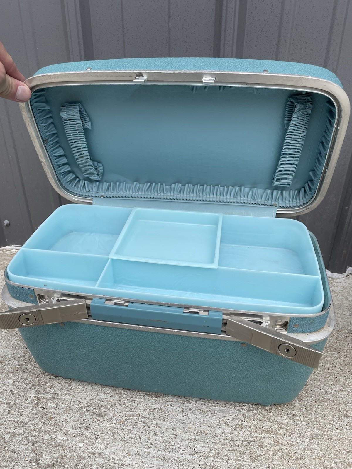 Vintage Royal Traveller Train Case Light Blue Make Up Tray NL