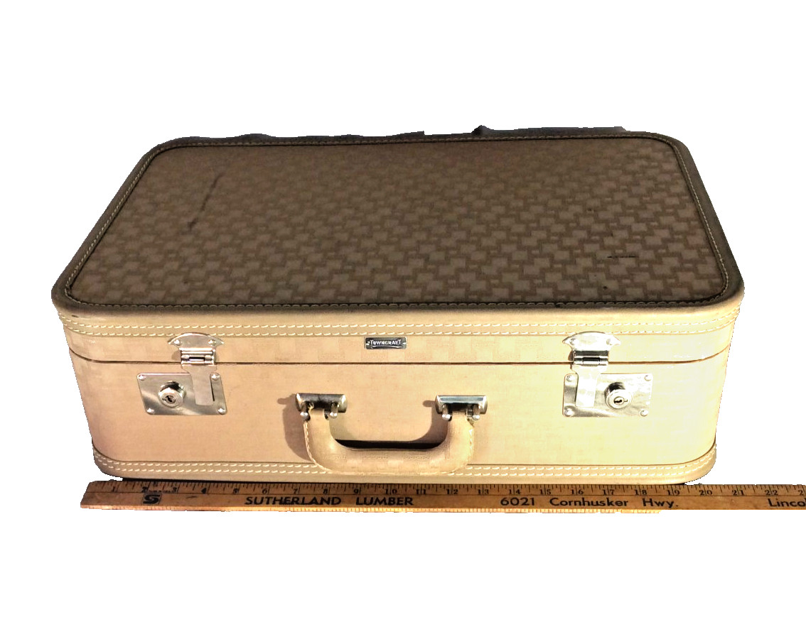 Vintage Towncraft suit/train case by JCPenney – euc w/ key