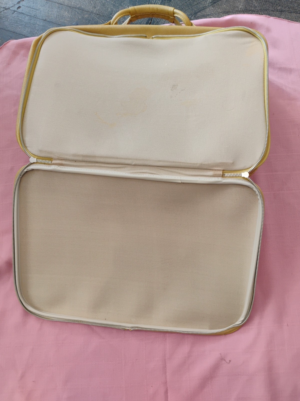 Vintage Samsonite Silhouette Mustard Yellow Suitcase – Great Condition