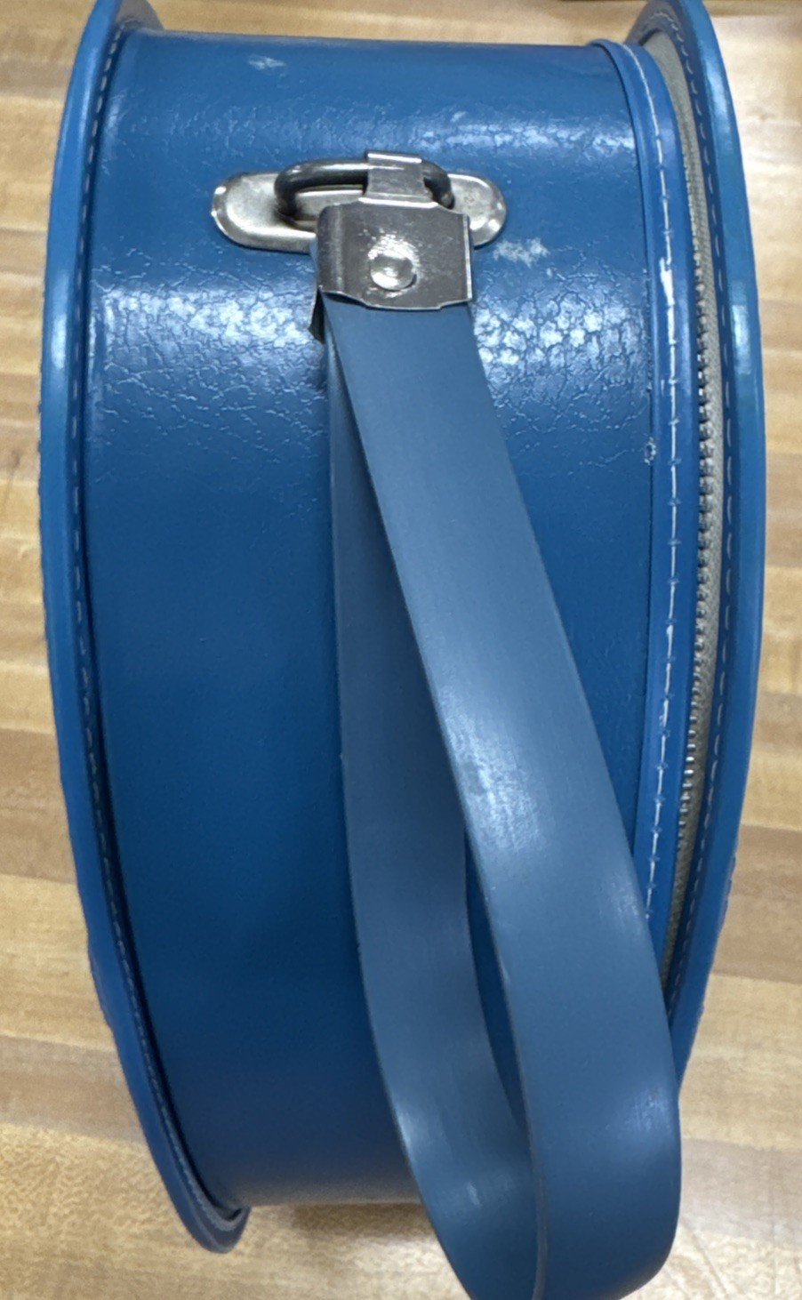 VTG Teardrop Luggage Train Case Blue Carry On Bag Retro 60s/70s Egg Shape Purse