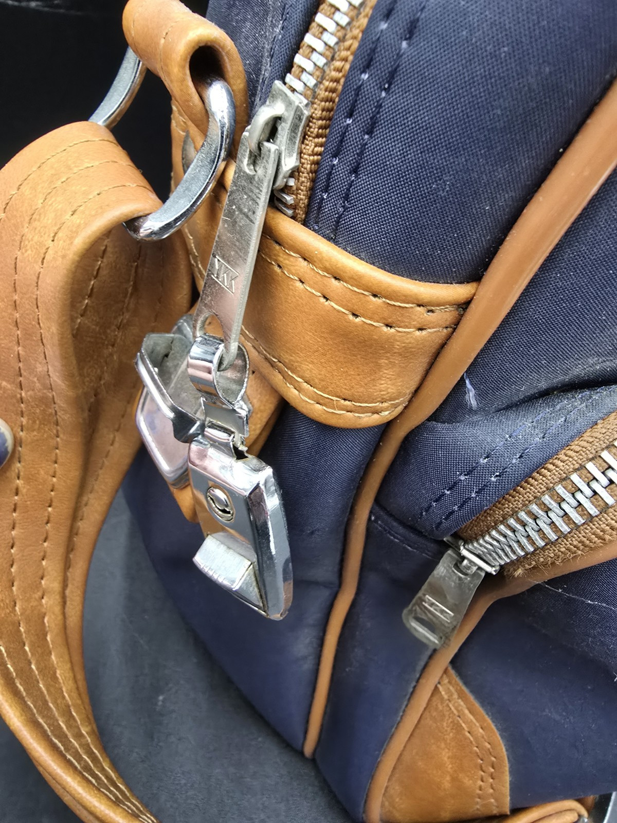 Vintage Prima Travel Bag Leather Shoulder Strap Locking With Key Luggage Zip Up