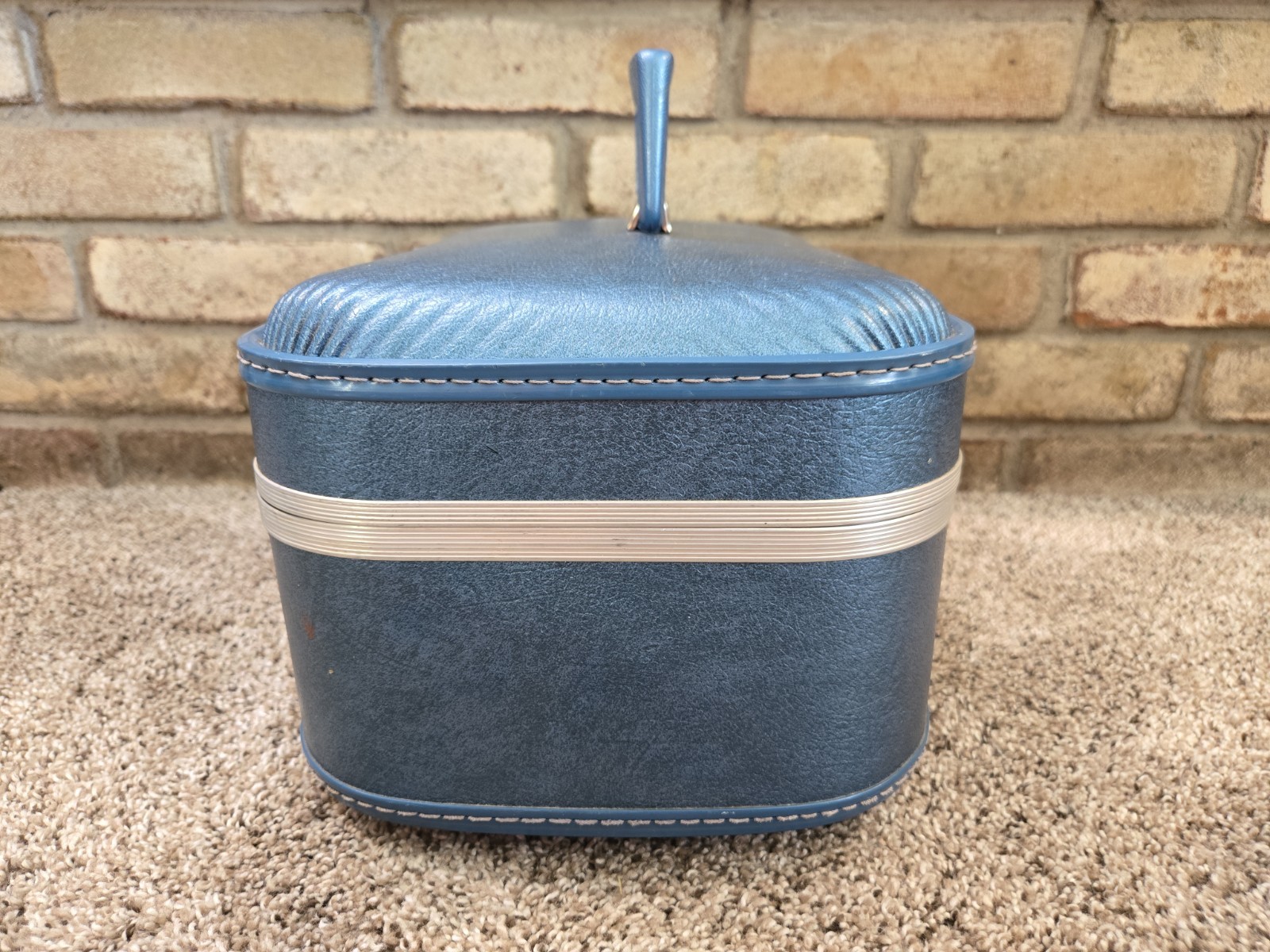 Vtg 70s JCPenny Metallic Blue Vinyl Makeup Vanity Travel Train Case W/Keys USA