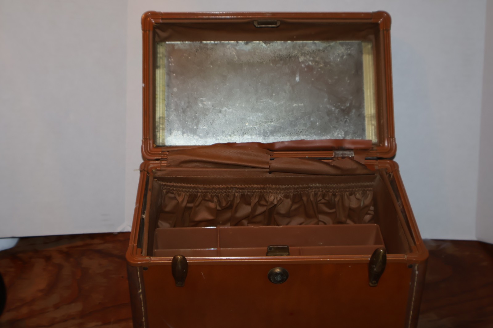Vintage Samsonite Brown Faux Leather Makeup Train Hard Case USA
