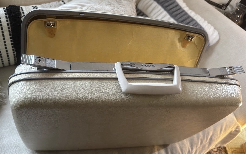 Samsonite Hard Shell Beige Suitcase 1970s Locking Extra Compartments Vintage