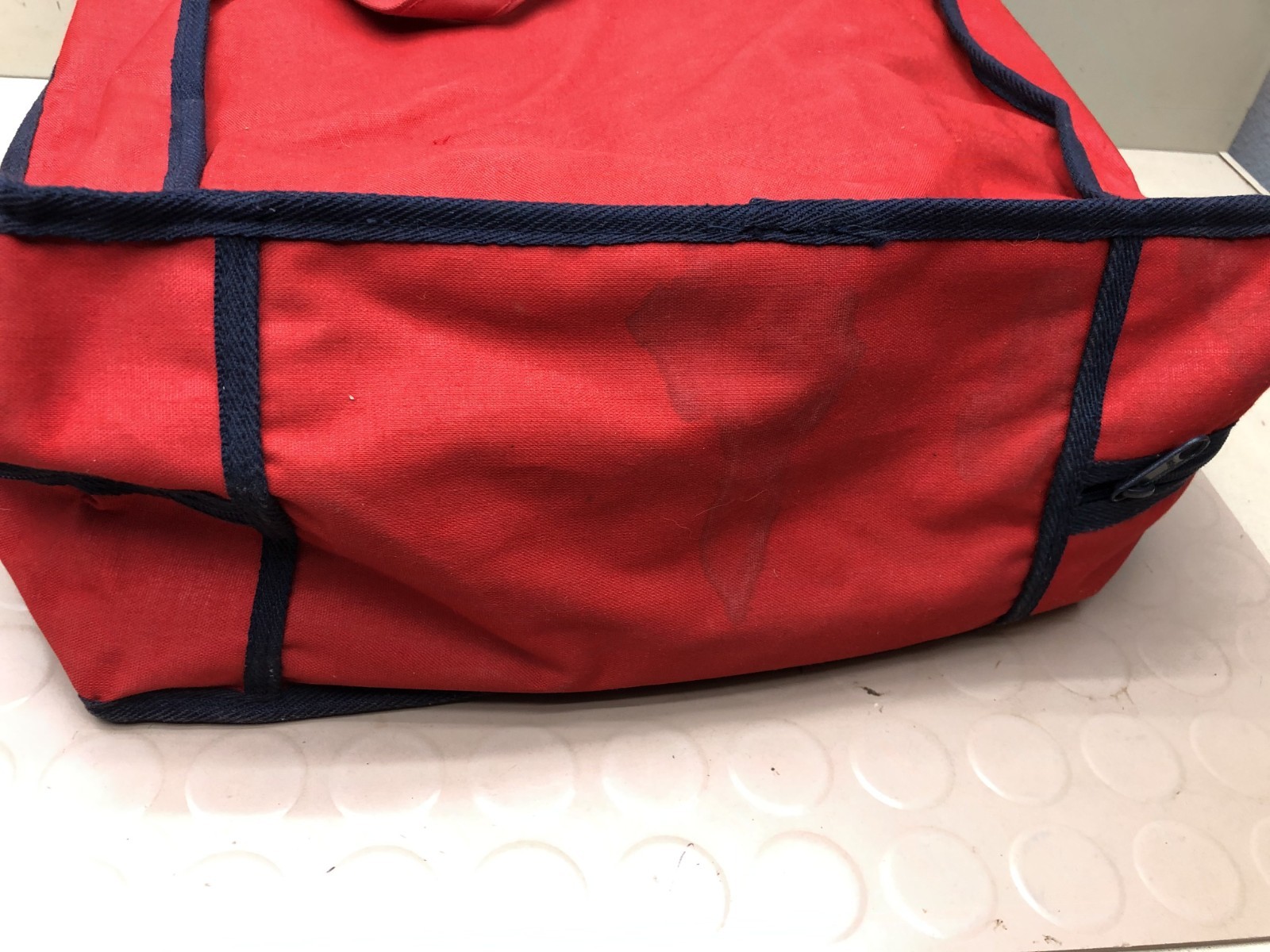 Vintage Lillian Vernon Red Duffel Storage Zipper Bag Tote W/ Interior Pockets