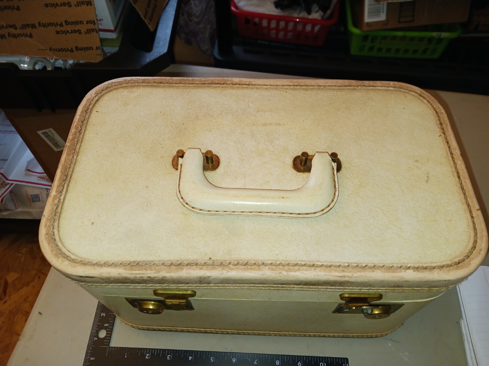 Vintage Train Case, Off-white, Latched, Used, Carry On, Luggage