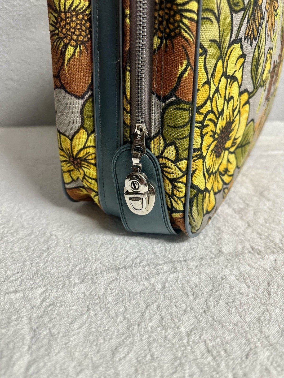 Vintage 1960’s Bantam Travelware Flower Power Suitcase