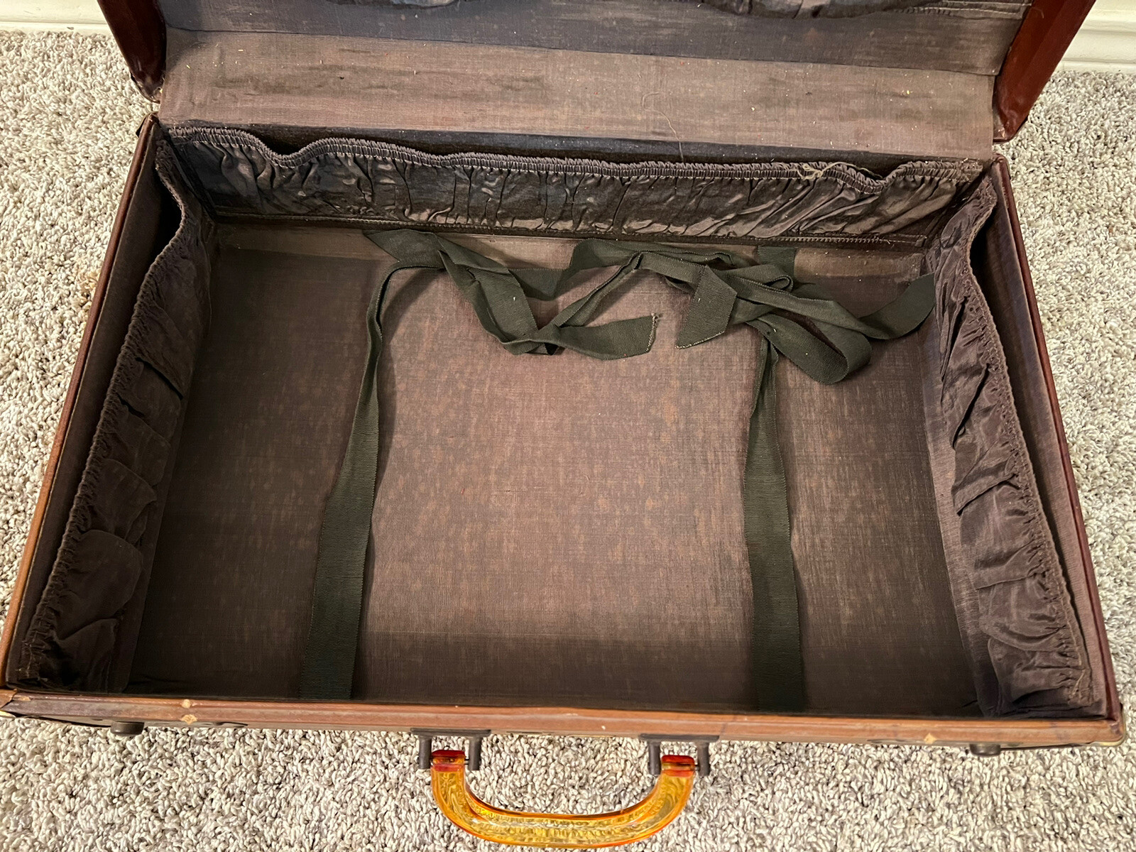 Vintage 1930s Leather Bakelite Handle Silk Lining Business Traveling Suitcase