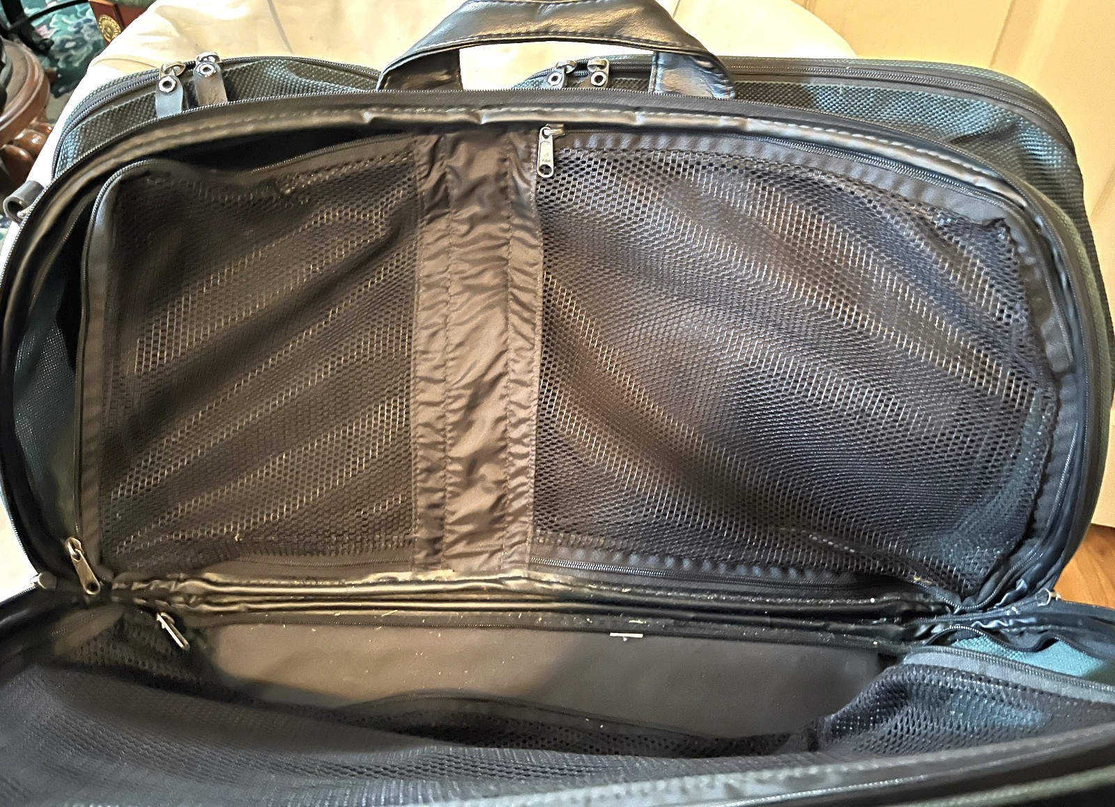 Samsonite Case Dark Green 23 X 13 Multi-Compartment Fnctional Zippers Vintage
