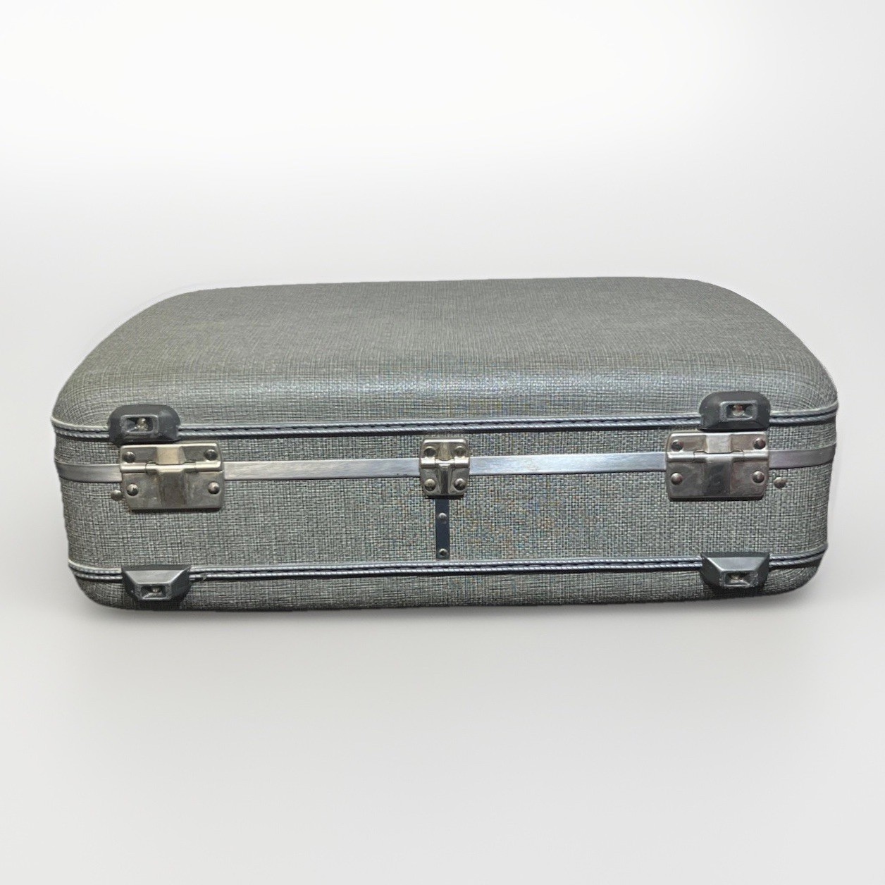 VTG 1960’s American Tourister Gray Hard Shell Suitcase Luggage w/Key 22″