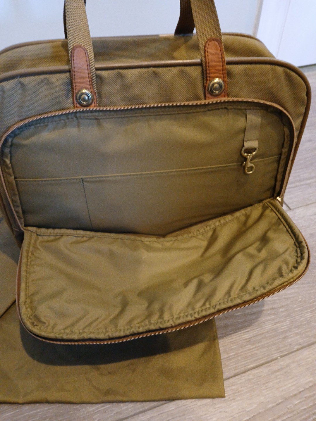 Hartmann Intensity Ballistic Nylon Carry On Bag With Shoe, pouch & Lock 16x12x5