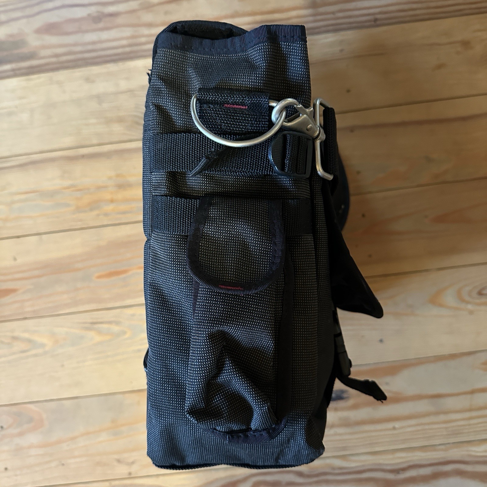 Totes Large Black Nylon Messenger Bag Discontinued Vintage Shoulder Travel Bag
