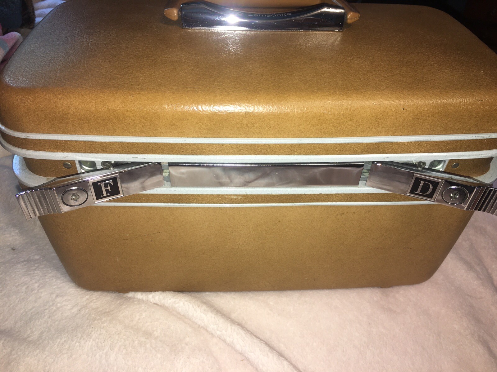 Vintage Samsonite Silhouette Yellow/Marigold Train Case Make-Up Travel w/Tray