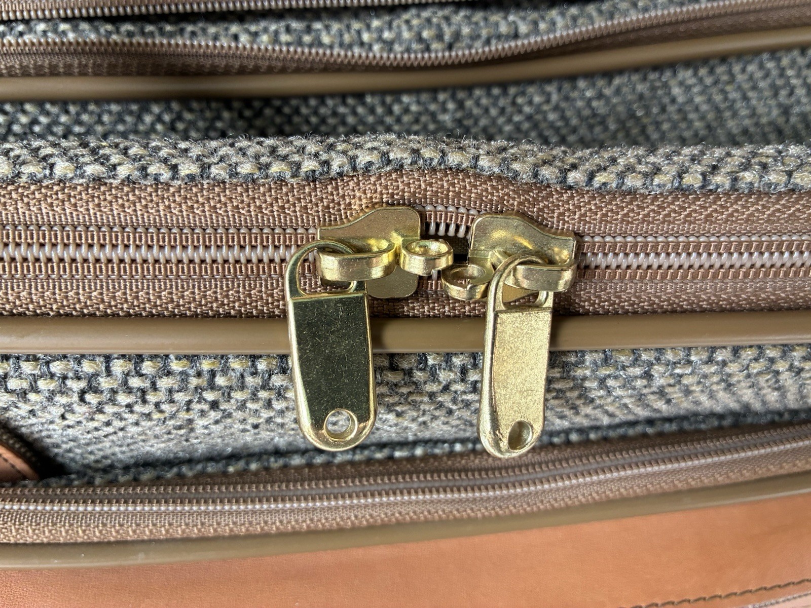 Hartmann MHB~Tweed &Leather 22″ Carry on Luggage Bag Vintage Case Strap Weekende
