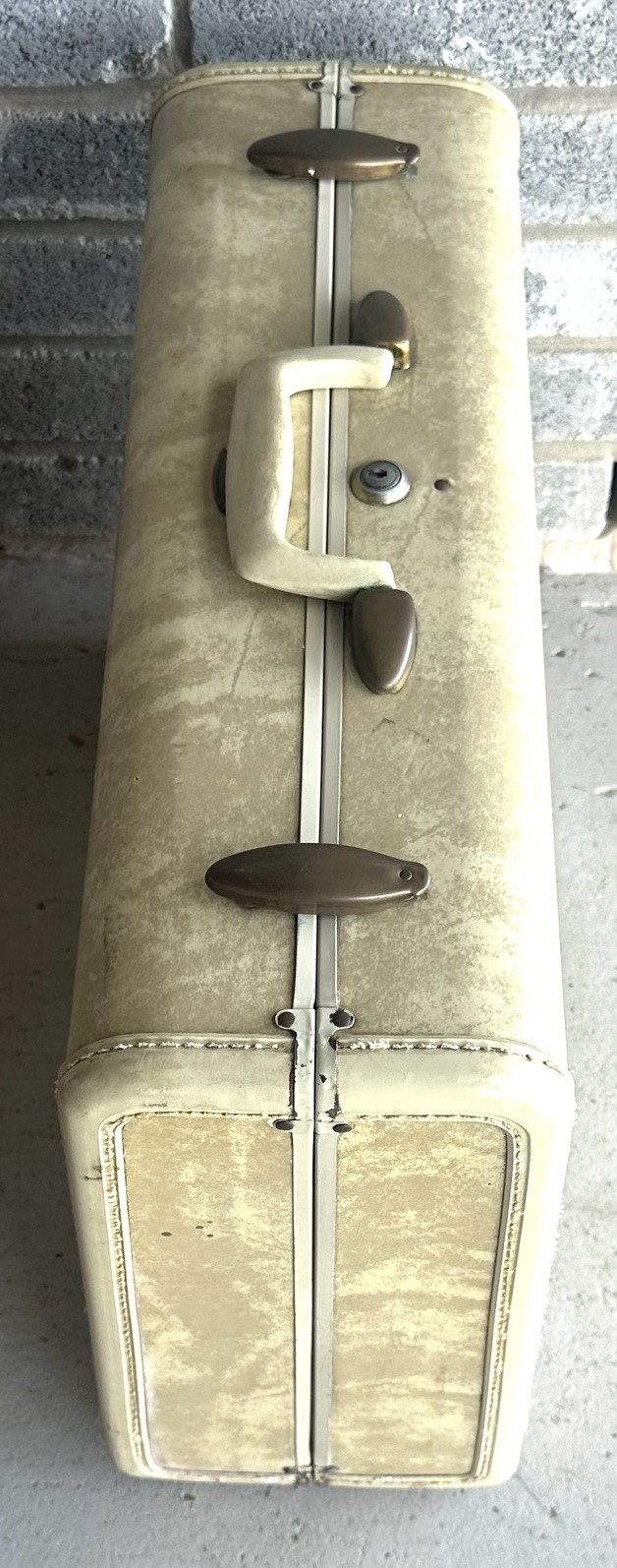 Vintage Samsonite Suitcase USA Shwayder Bros Ivory Hard Case 21”