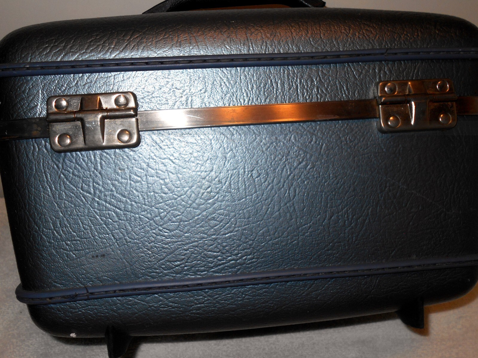 VTG American Tourister Train Cosmetic Case Luggage W/ Tray Silver BLue Color