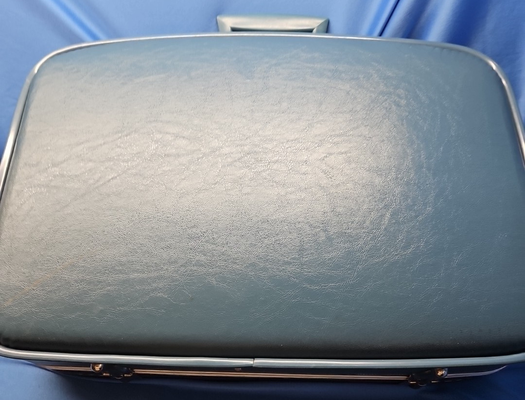 Vintage 1960s Blue Hard Shell Suitcase Quilted Interior Locking 6 Pc Set
