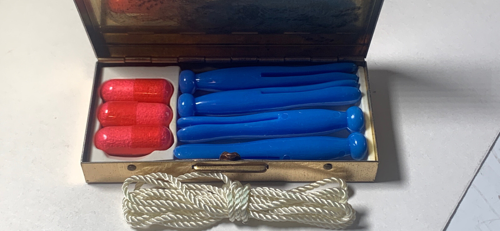 Vintage Clothes Pin Laundry Line Salesman Travel Kit w Original Case