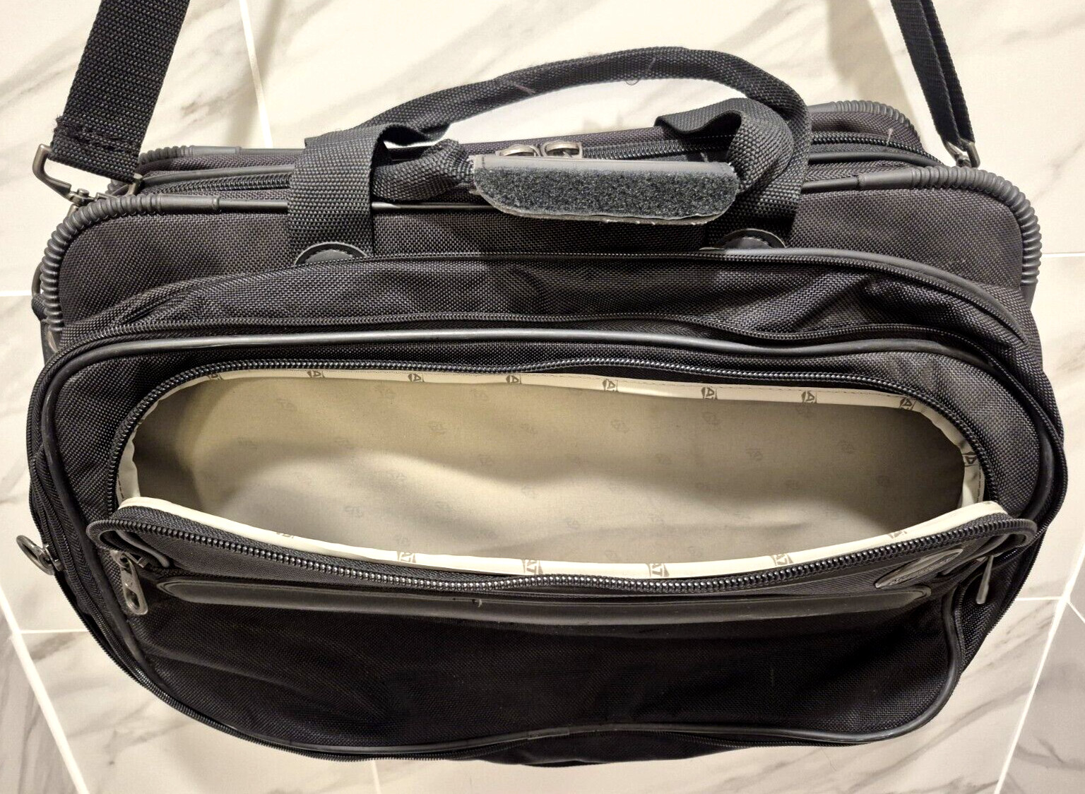 Vtg American Tourister Black Triumph Carry On Bag Padded Shoulder Strap 18x12x8