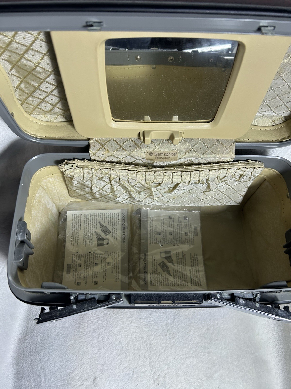 Vintage 1950s-60s Samsonite Silhouette Makeup Carry-On Case with Tray Red NOS