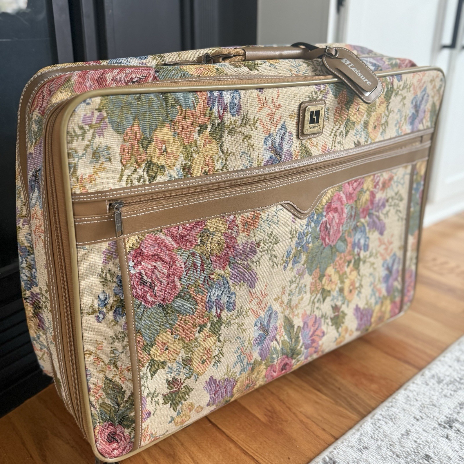 VTG Jordache Floral Tapestry Leisure Luggage Wheels Carry On Suitcase 70’s-80’s