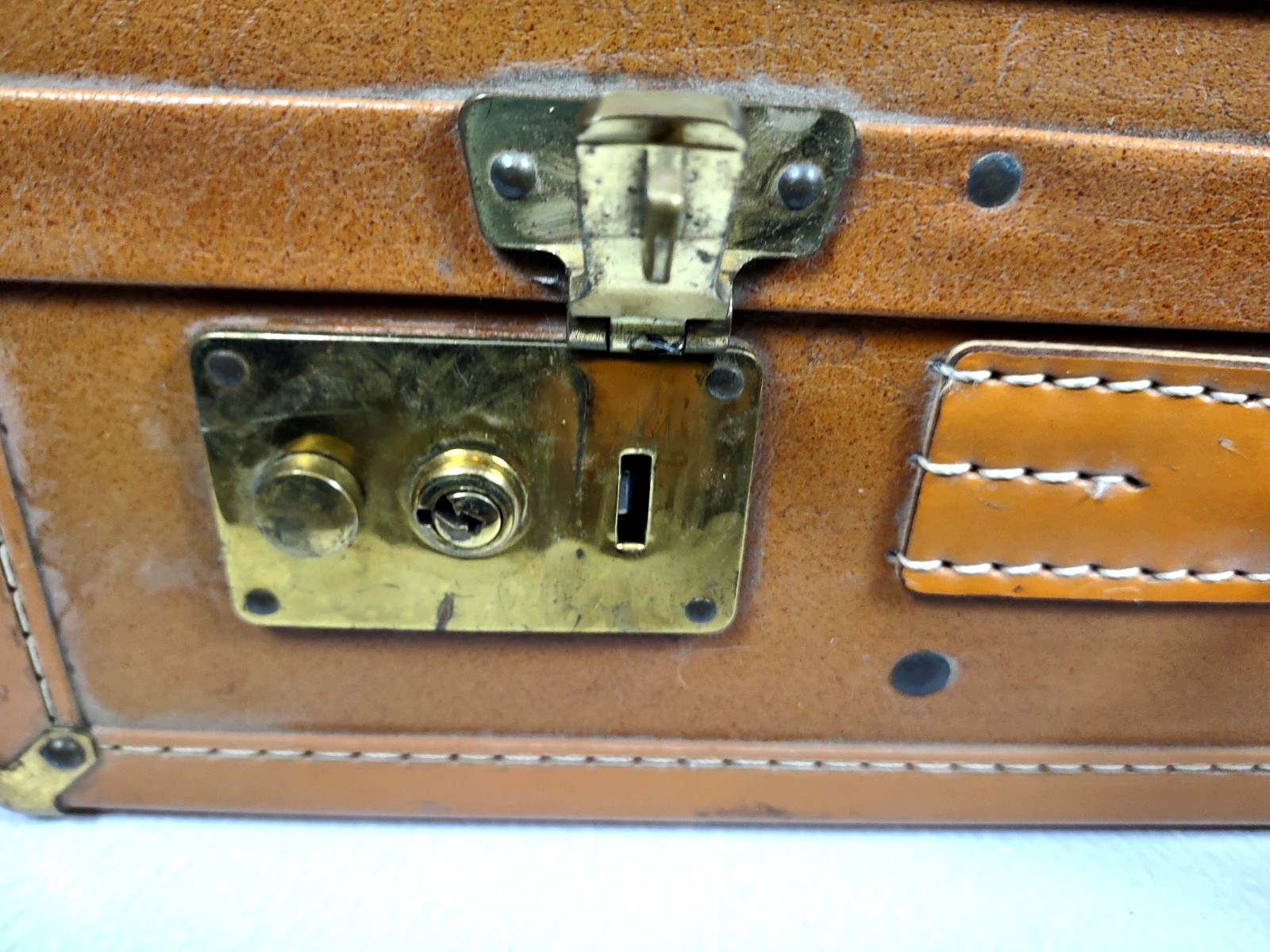 Vtg Hartmann Skymate Tan Hard Case Suitcase/Luggage 21″x18″x5.5″ No Key