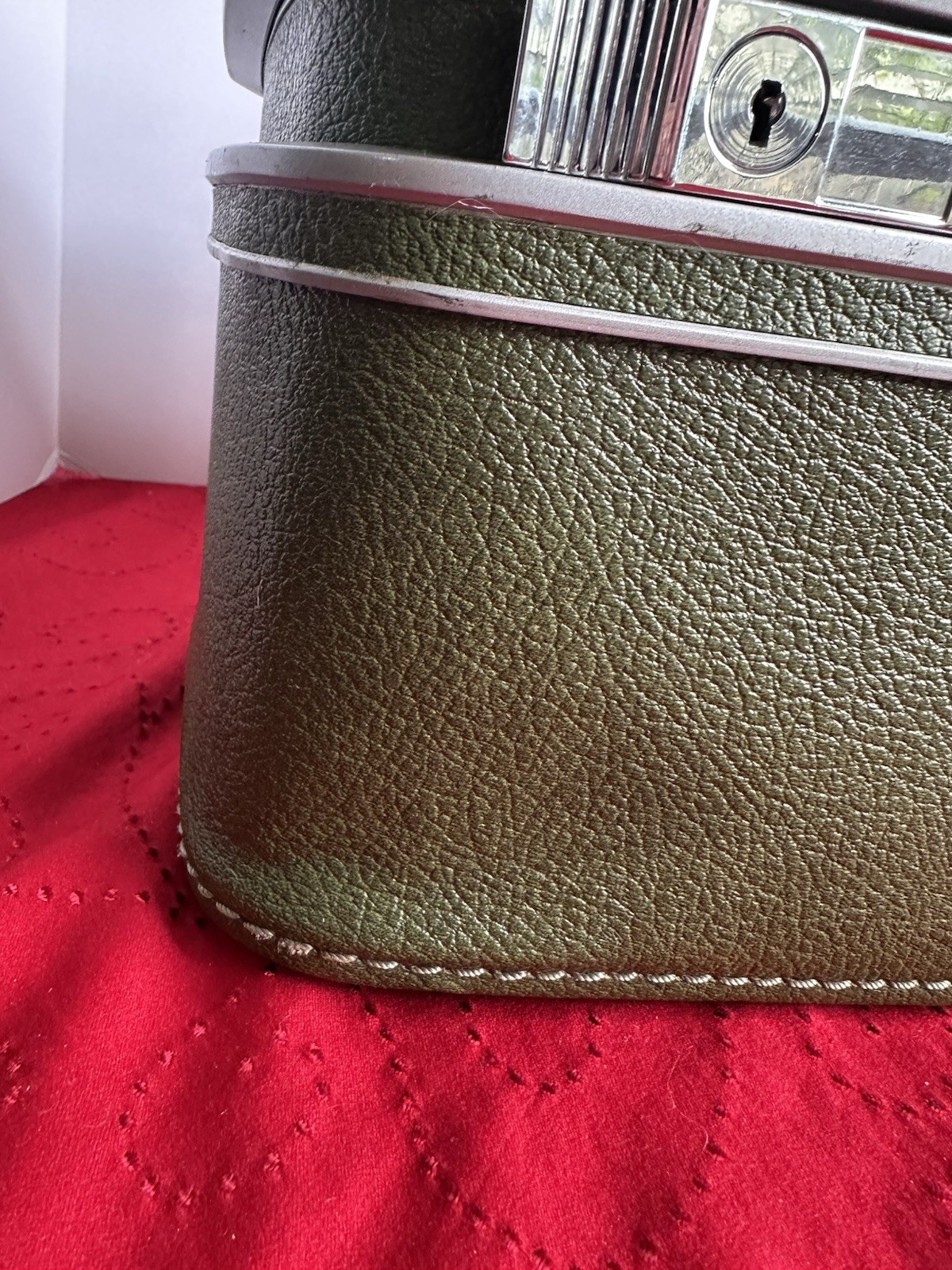 1970s Samsonite Fashionaire Avocado Green Royal Traveller 15x8x8″ Makeup Case