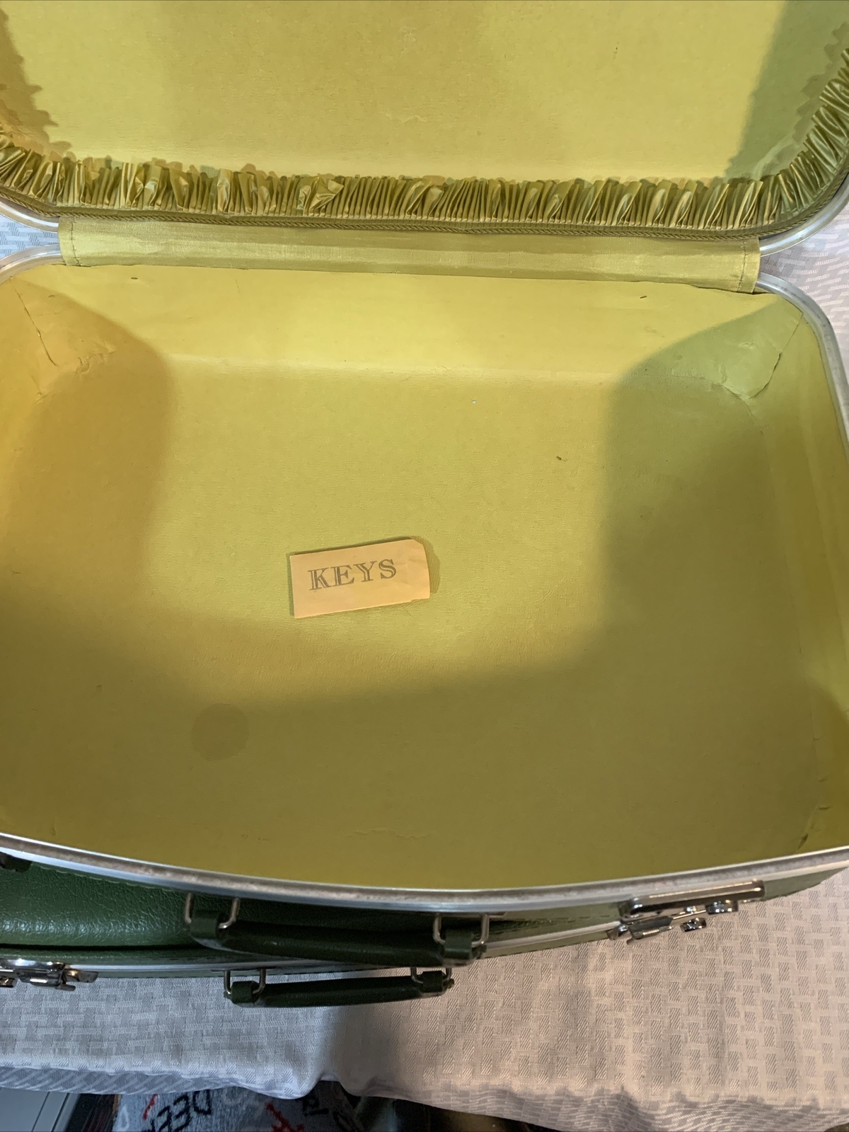 Vintage 2 Piece Train Case Avocado Green Suitcases 20.5” X 14” & 23.5” X 16”