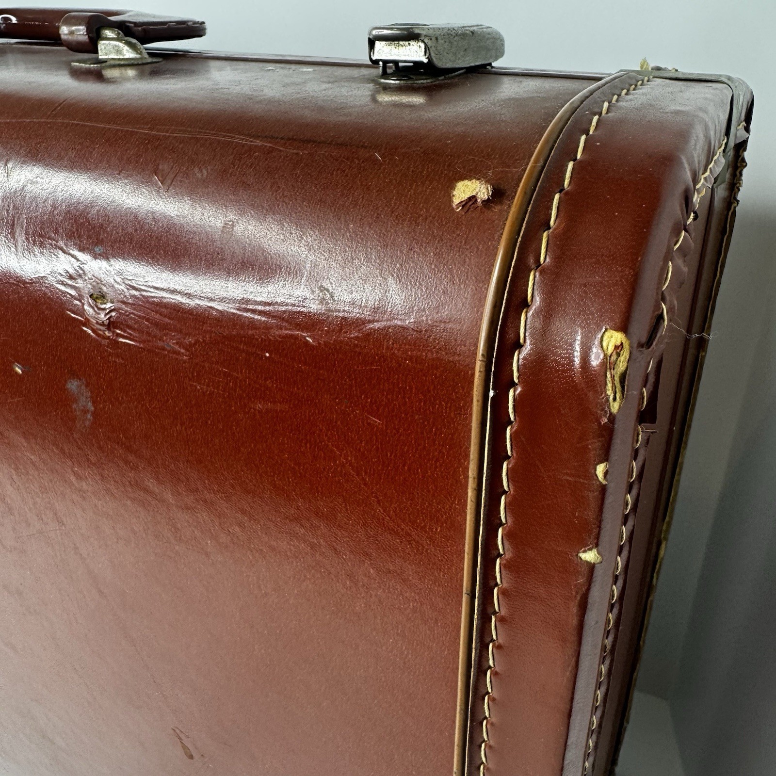 VTG Gateway Luggage Suitcase Hard Shell Brown 1940s 1950s Mid-Century Prop Decor