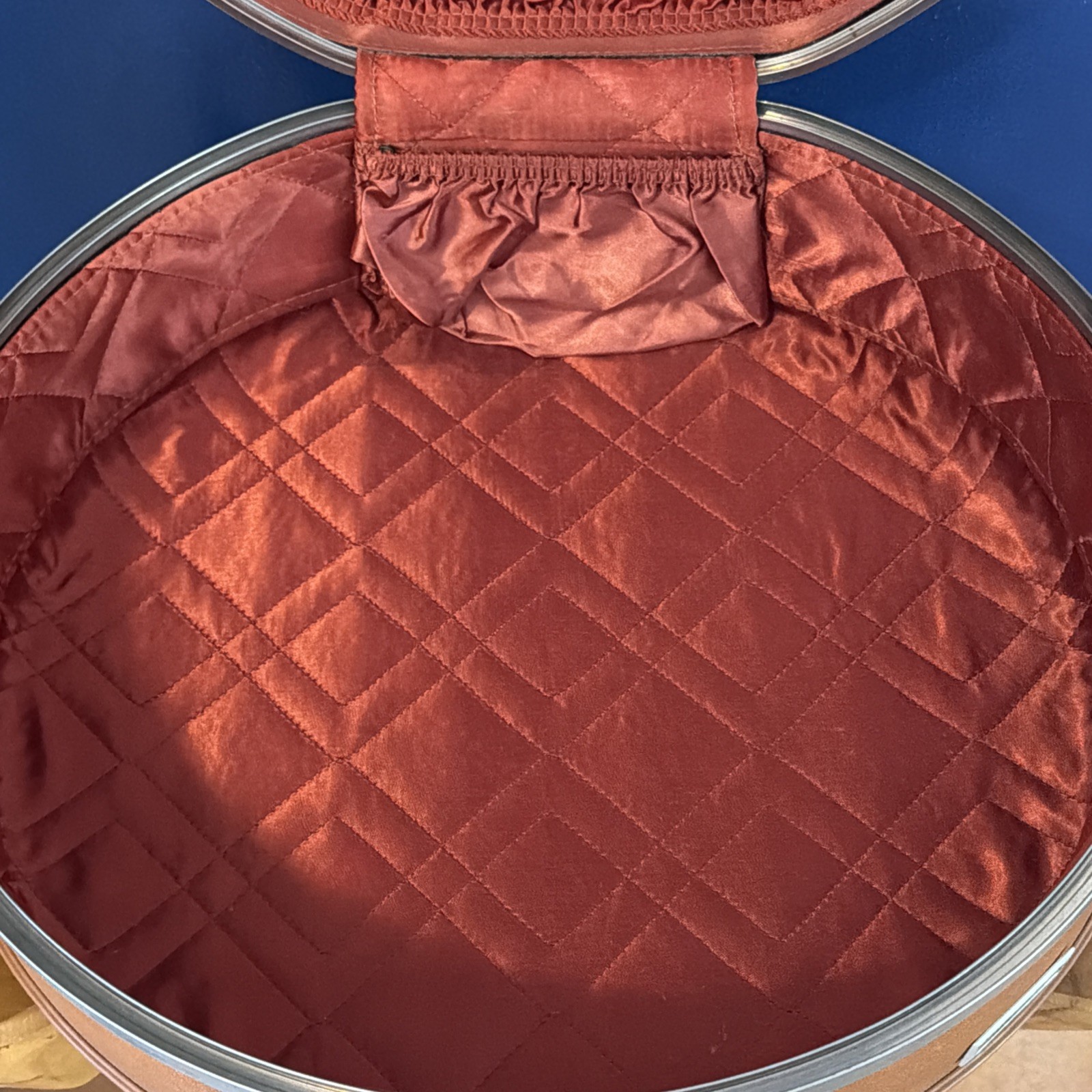 Vintage American Tourister Tiara Round Luggage Hat Suitcase Camel 16”