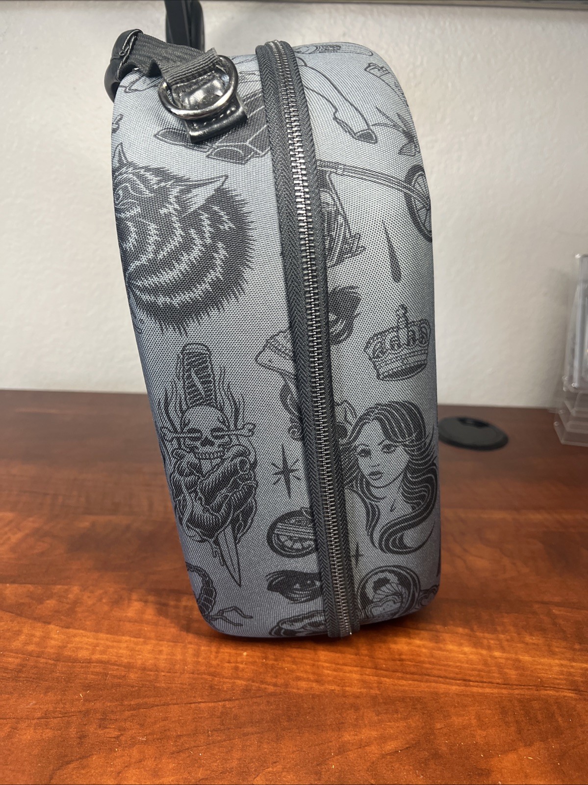 Rebel 8 Hat Carrier Travel Hat / Cap Case Luggage