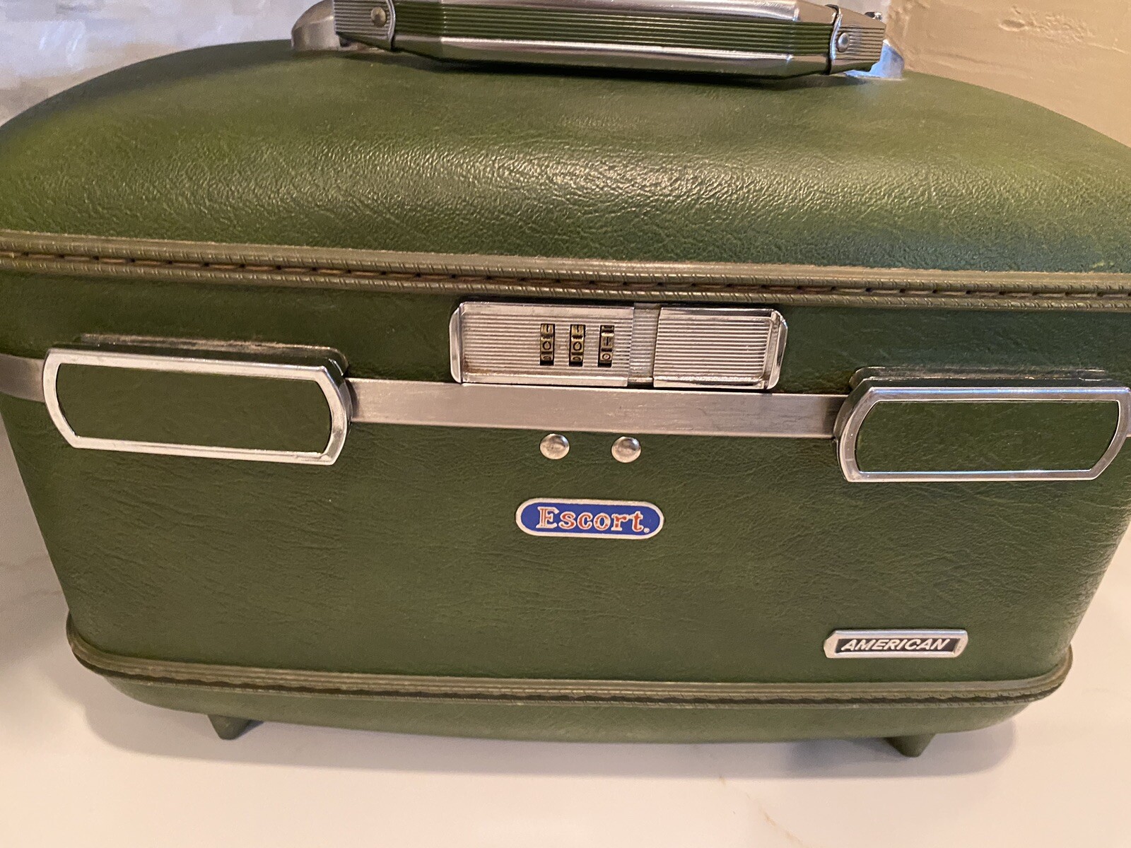 Vtg 1970s Escort American Luggage Vanity Train Case Avocado Green-read below