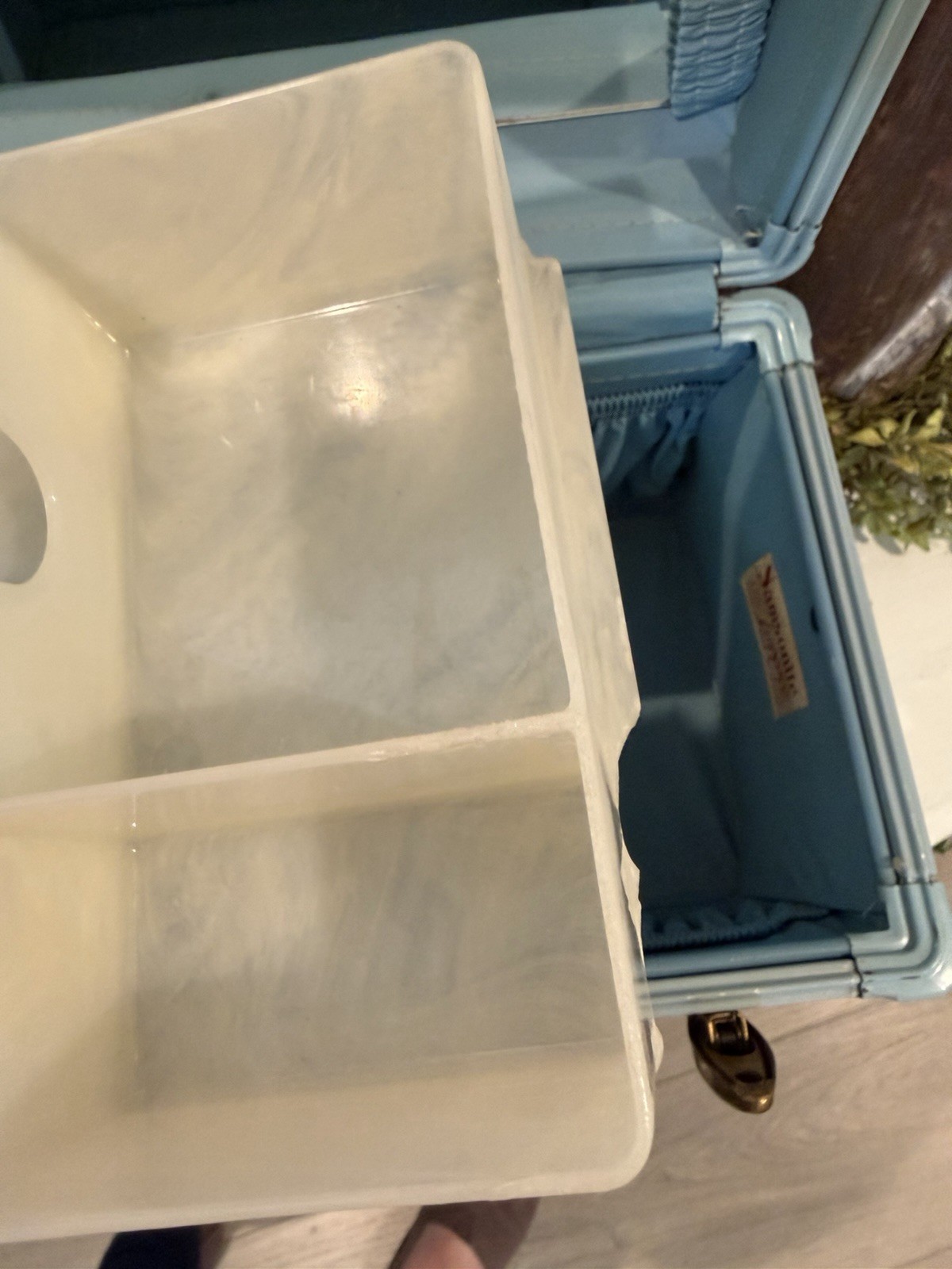 VINTAGE SAMSONITE STREAMLITE BLUE TRAVEL CASE WITH TRAY