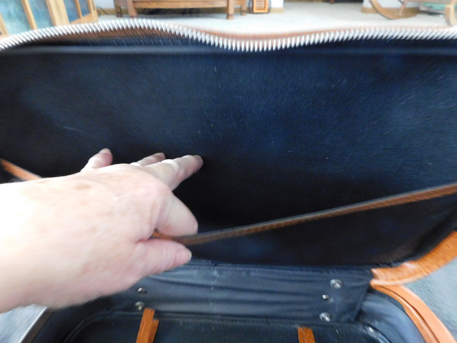 26-808 Vintage Retro 16″ Faux Leather Suitcase Luggage Going To Gramma’s Locks