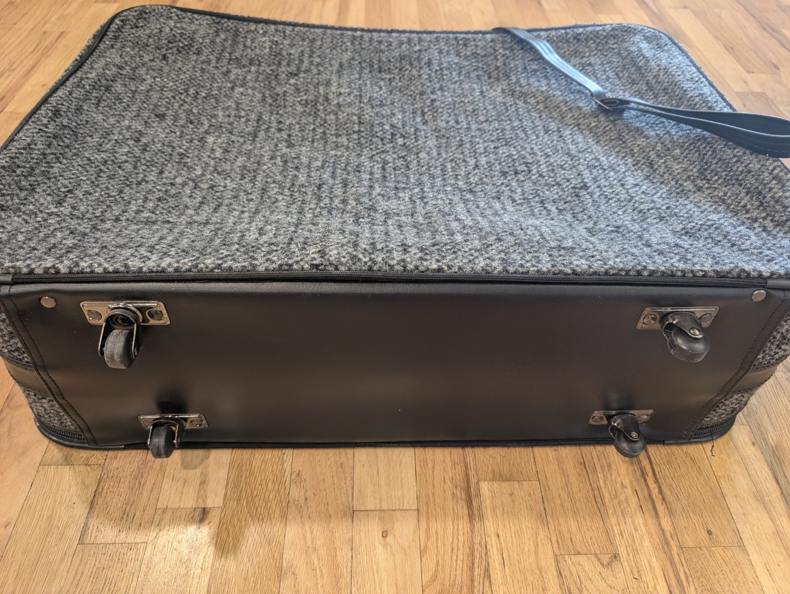 VTG Pierre Cardin The Tweed Collection Suitcase 28″ Pullman Wheels Luggage READ