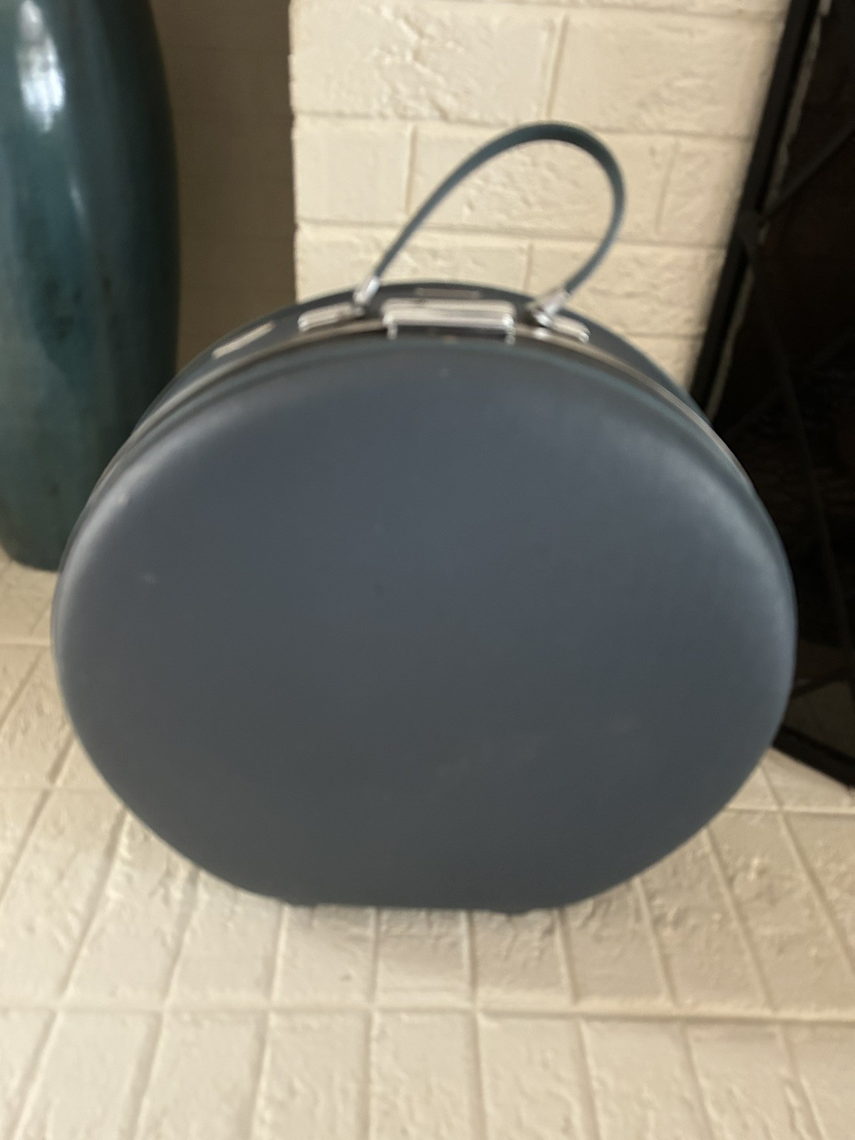 VTG AMERICAN TOURISTER TIARA BLUE ROUND HAT HARD CASE SUITCASE LUGGAGE W DIVIDER