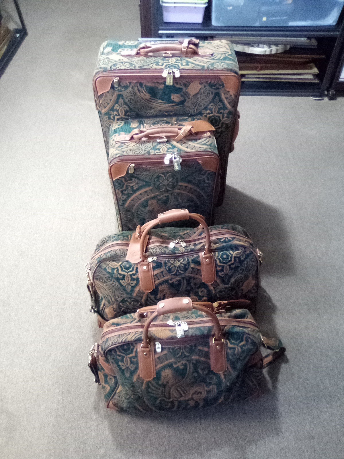 Vintage Ventura 4 Piece Matching Luggage Set Floral Tapestry with lock
