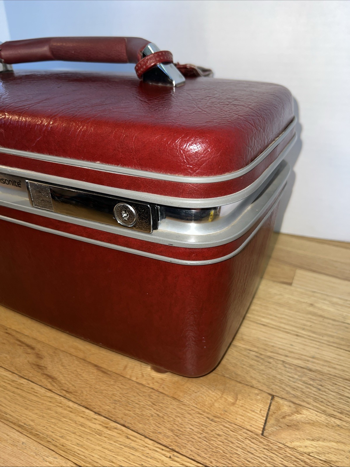 VTG Samsonite Train Case Burgundy Makeup Case Hard Shell Travel Vanity USA