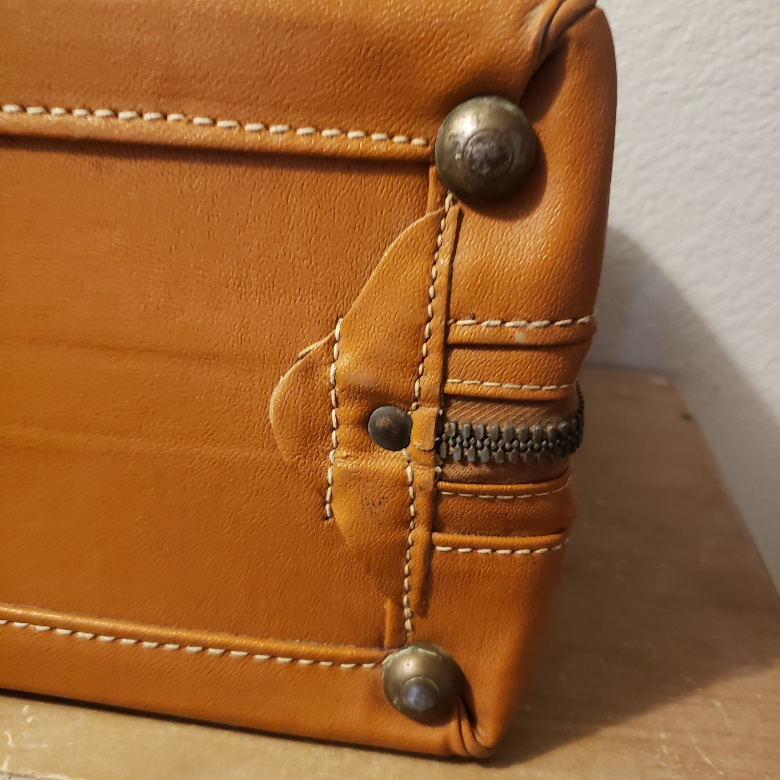 True Vintage ZippoGrip Hard Case Travel/Luggage Bag