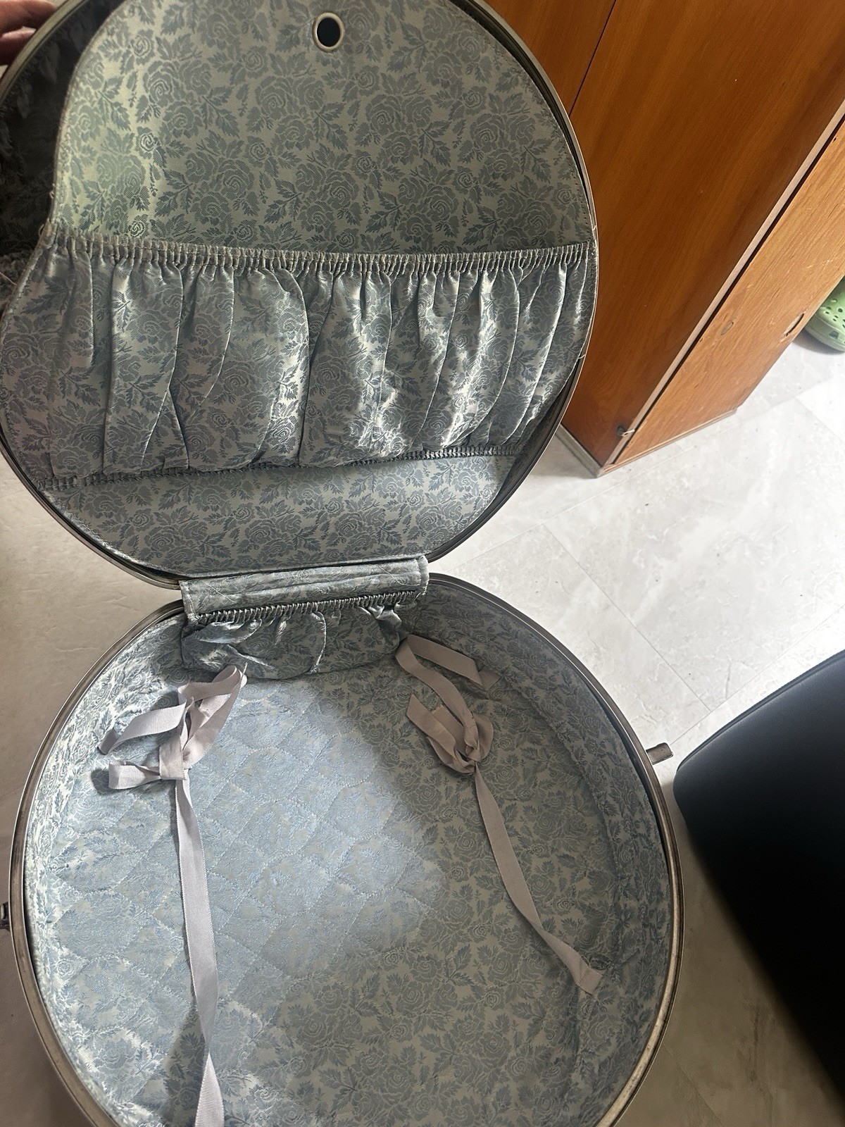 Vintage American Tourister Luggage Round And Rectangle Matching pair
