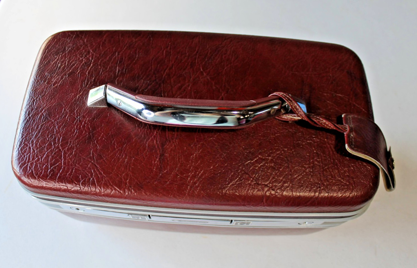 Vintage Red “SAMSONITE SILHOUETTE HARD SHELL TRAIN LUGGAGE Case” No Key