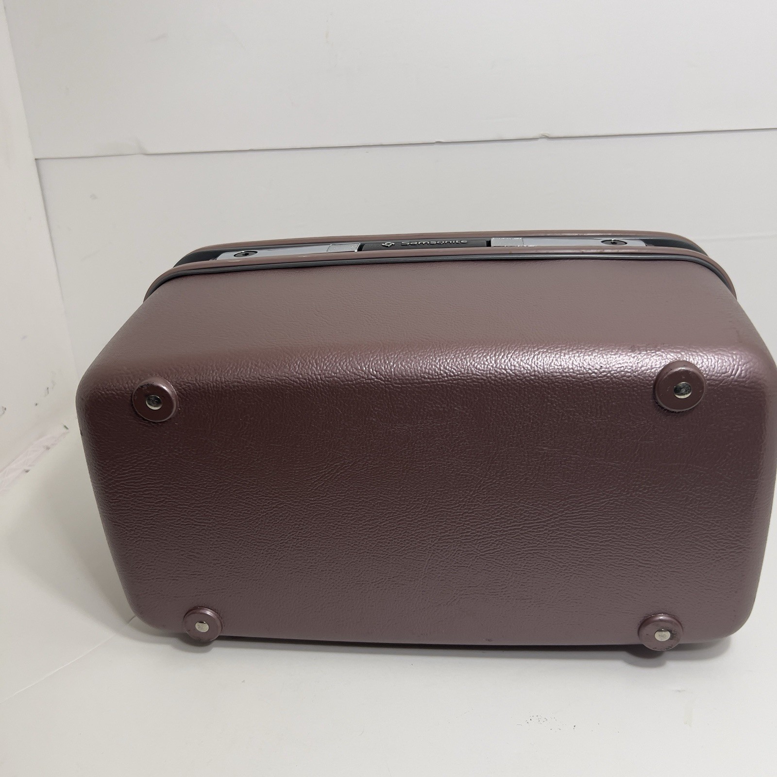 Samsonite Silhouette 4 Cosmetic Train Case Burgundy 1987 Made in USA with Keys