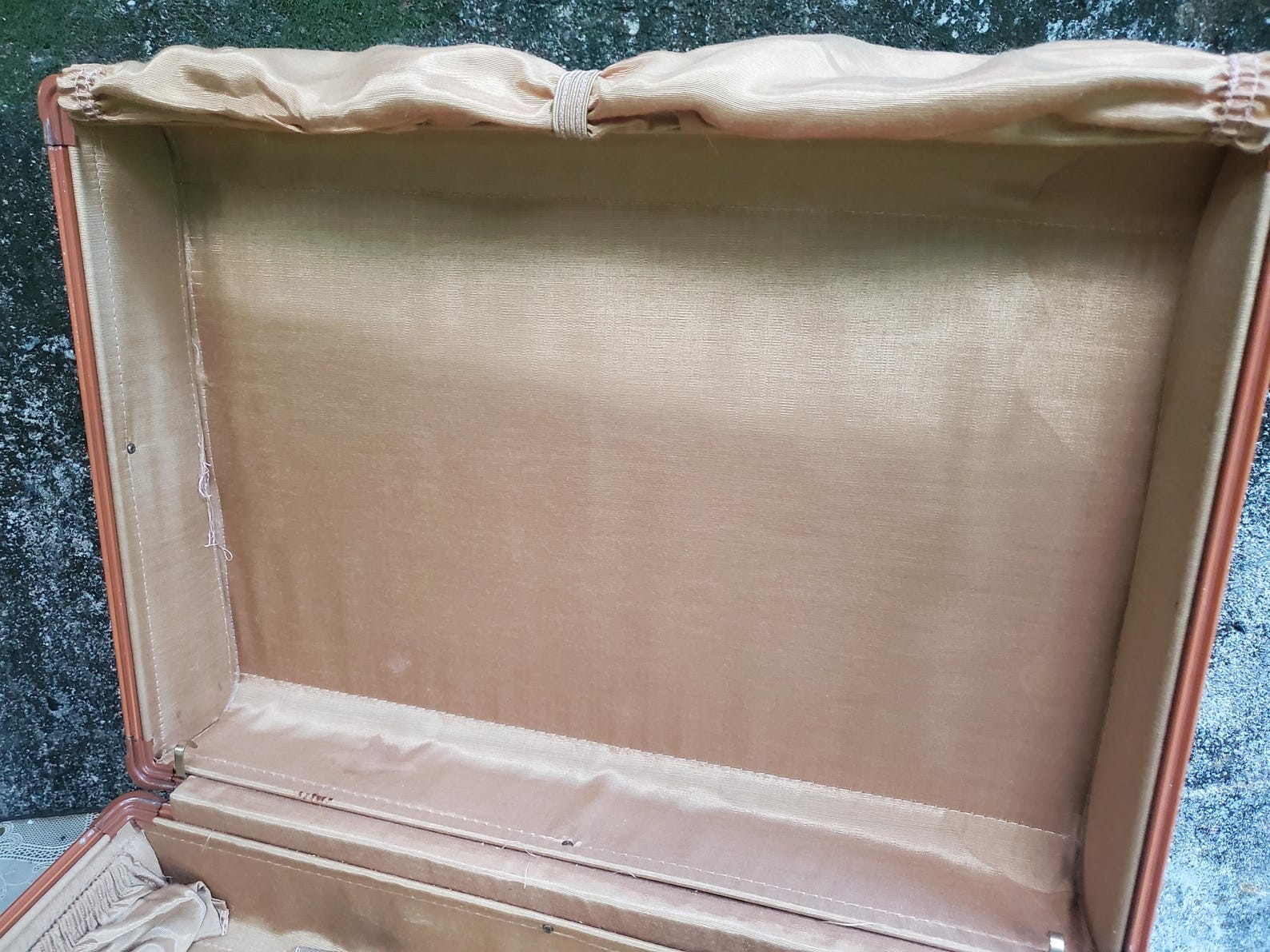 Vintage Brown Samsonite 21 Inch Suitcase Caramel Color Fabric Lining