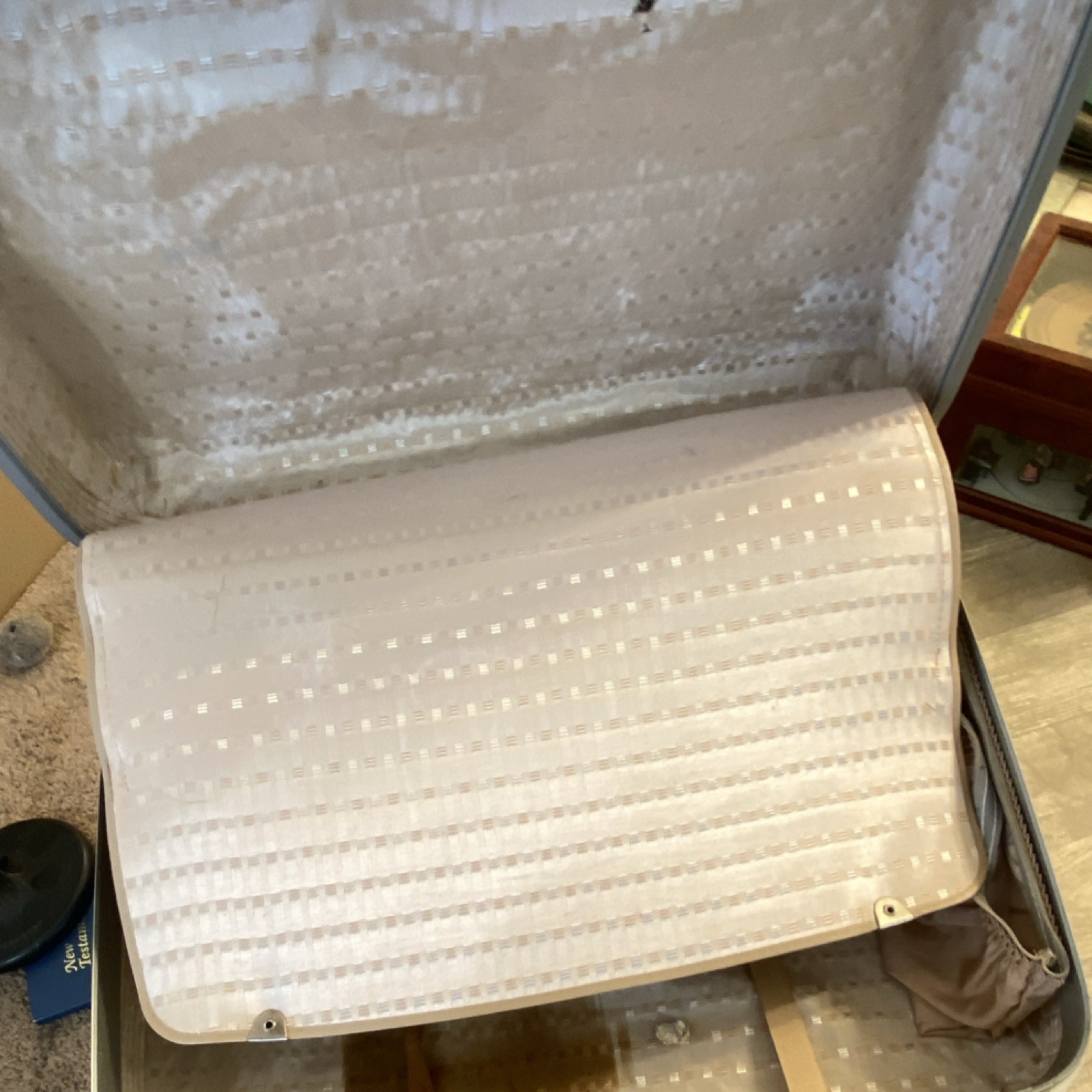 Samsonite Vintage Hard Shell White Plastic Suitcase with Extra Compartments
