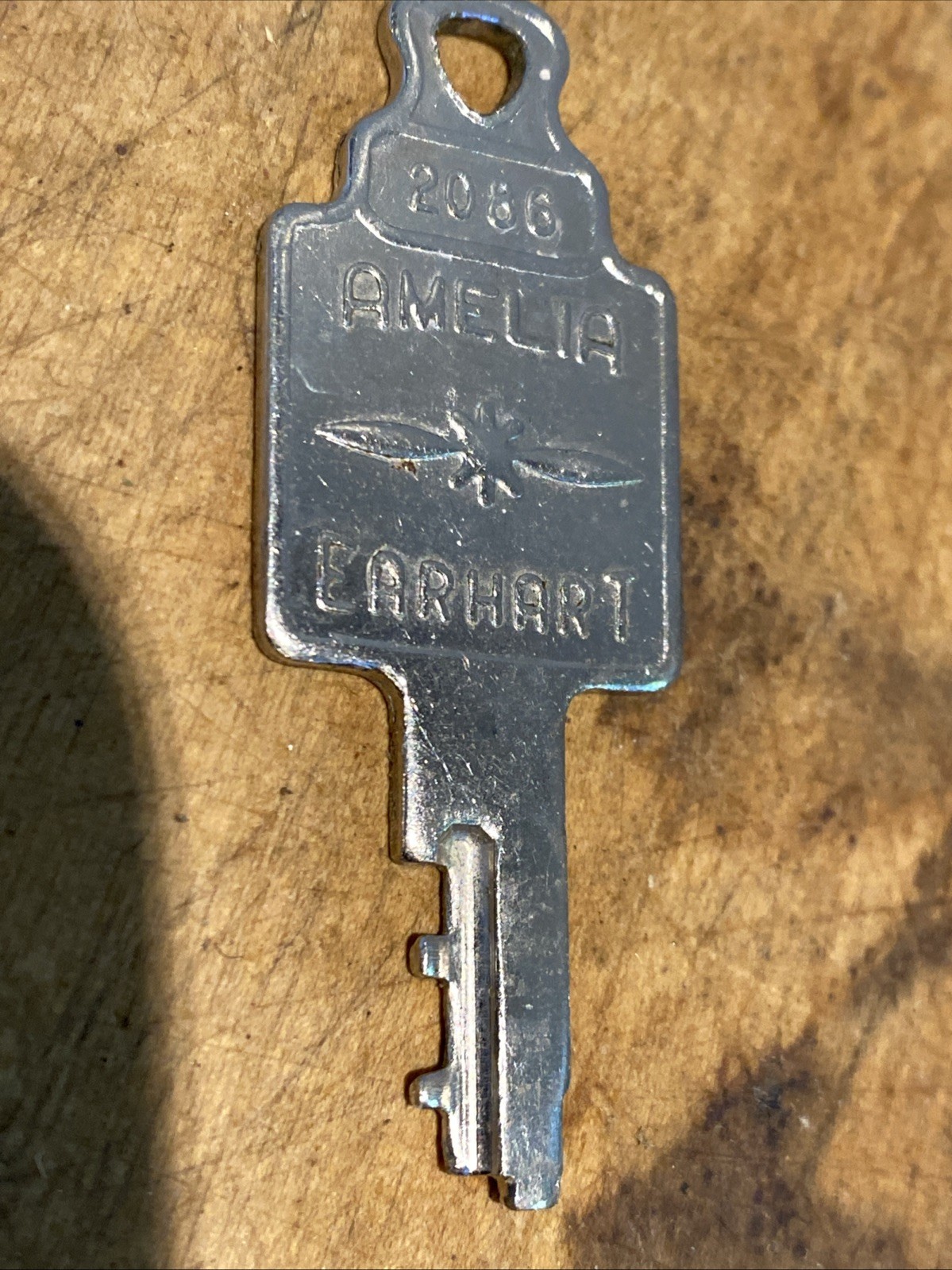 Luggage Key Amelia Earhart Suitcase 2086 Vintage Key
