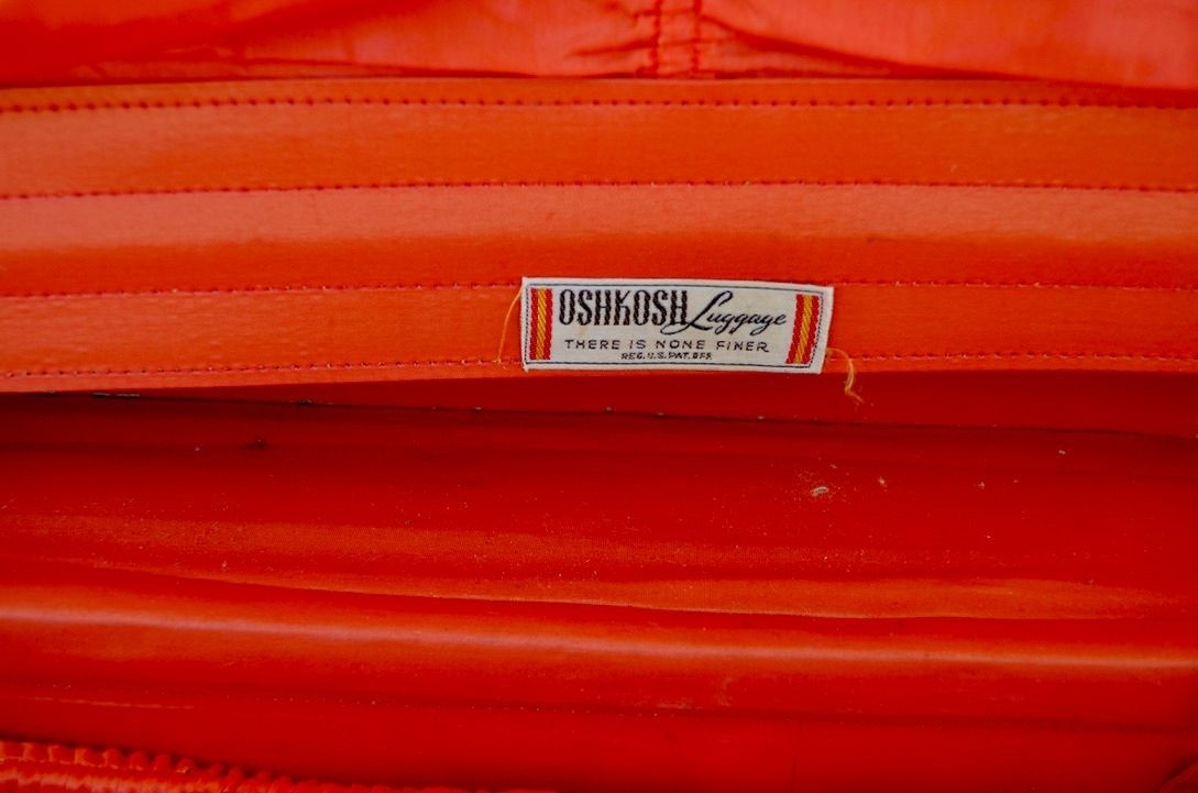 Lot 2 Vintage Oshkosh Luggage Suitcases Cream w/ Red Lining 1950-60’s Set