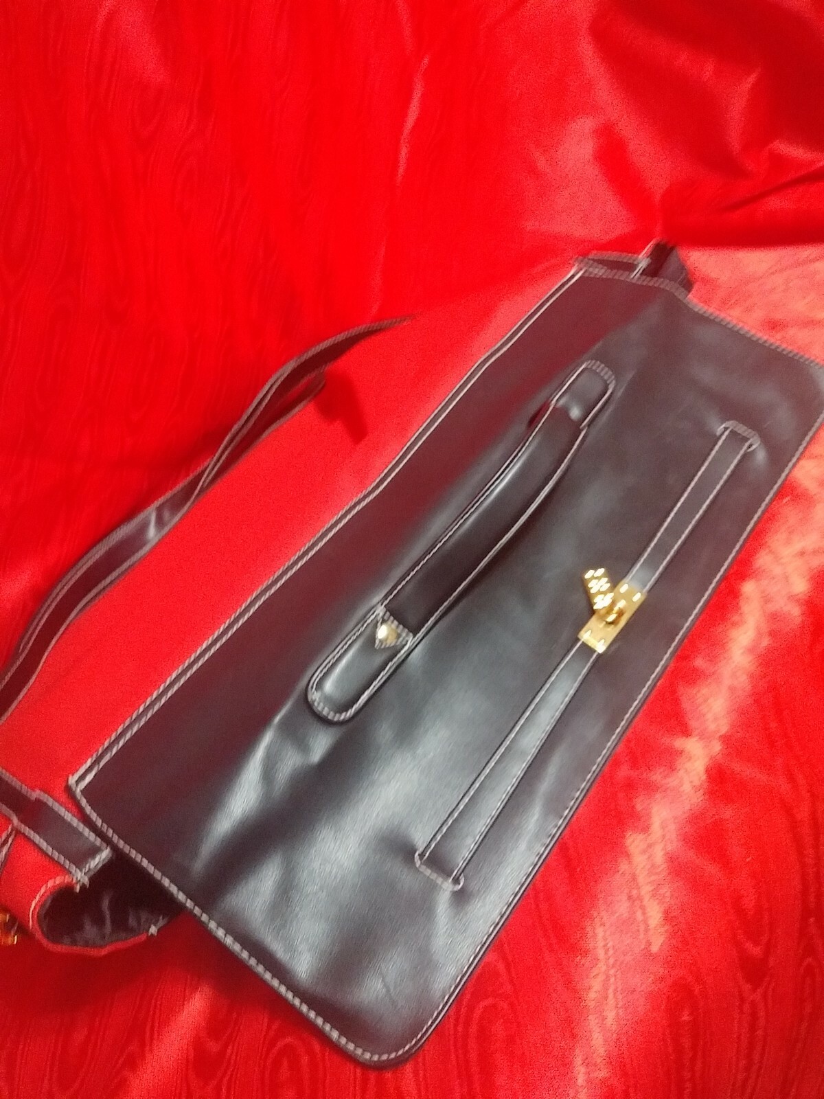 UNBRANDED RED/ BLACK TRIMMED TRAVEL TOTE BAG PRE-OWNED