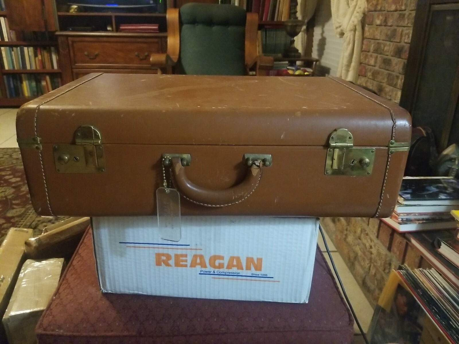 TANNERS COUNCIL AMERICA TOP GRAIN COWHIDE 21X13X7 ” INTERIOR NICE SCUFFS OUTSIDE
