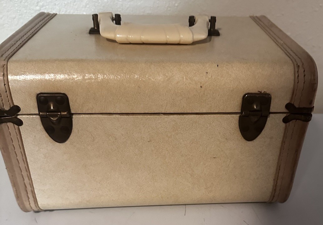 Vtg Empire Luggage Train Case Cream Lucite Handle Burgandy Inside 12” 1940’s